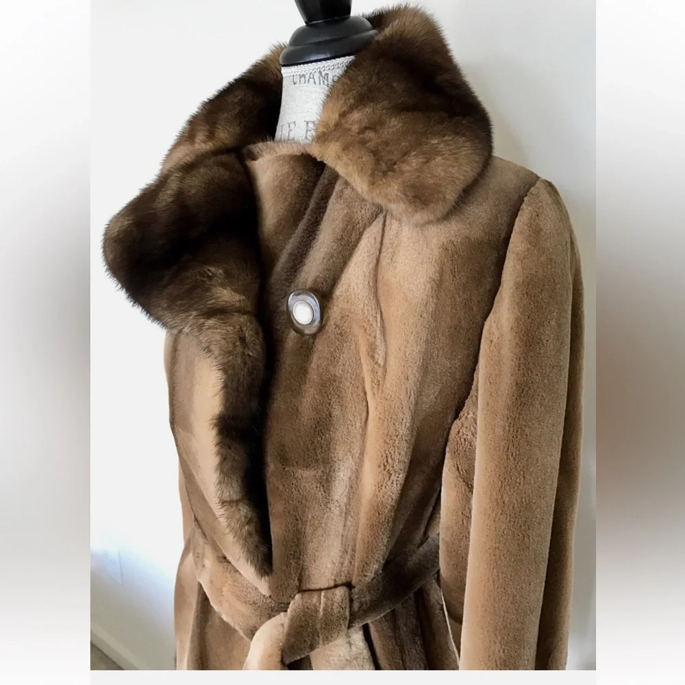 LIKE NEW Sable mink coat from Saks Fifth Avenue - Picture 6 of 8